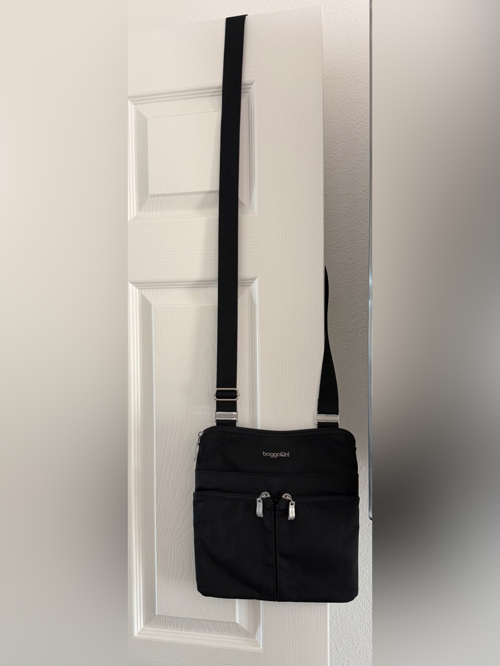 Baggallini Black Compact Crossbody bag